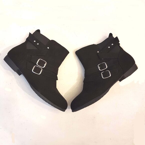 NEW Mari A Ankle Boots Black Suede with Buckles & Studs size 8 1/2 - Picture 2 of 9